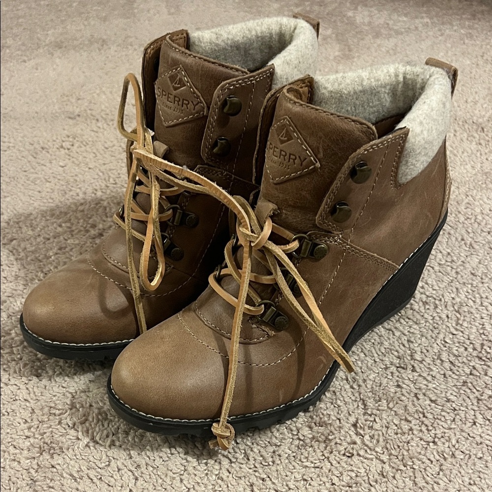 Sperry Women's Tan Lace Up Wedge Boots